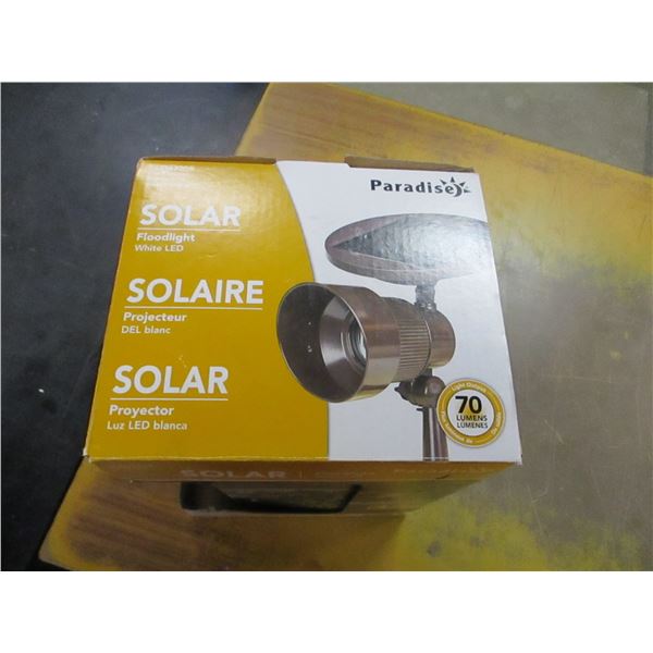STORE RETURN (AS IS):  SOLAR FLOOD LIGHT
