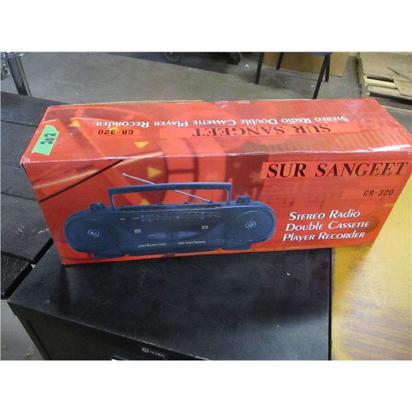 STORE RETURN (AS IS):  DOUBLE CASSETTE PLAYER