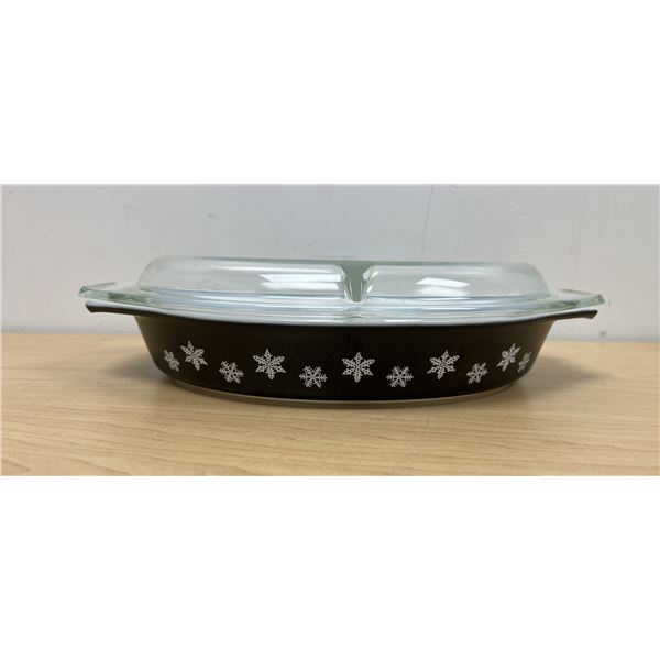 HTF Pyrex Charcoal Black Snowflake Divided Casserole with Lid 1.5 Qt very nice overall