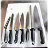 Image 1 : 20" X 15" CUTTING BOARD W/ ASSORTED KITCHEN KNIVES