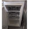 Image 2 : WHITE SALTON MINI FRIDGE