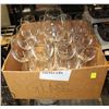 Image 1 : FLAT OF 16 WINE GLASSES