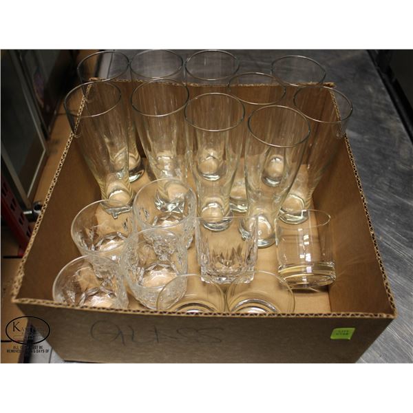 FLAT OF 10 BEER GLASSES W/ 8 ROCKS GLASSES