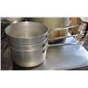 Image 1 : LOT OF 3 4 1/2 QT ALUMINIUM SAUCE PANS