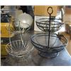 Image 1 : LOT OF 2 COUNTERTOP DISPLAY BASKETS