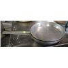 Image 1 : LOT OF 2 12" ALUMINIUM FRYING PANS