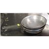 Image 1 : LOT OF 3 ALUMINIUM 8" FRYING PANS