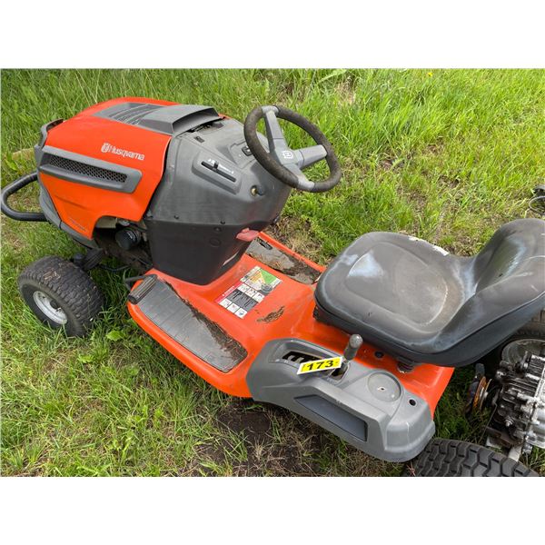 Husqvarna YTH25K54 Riding mower, Motor runs, Needs work