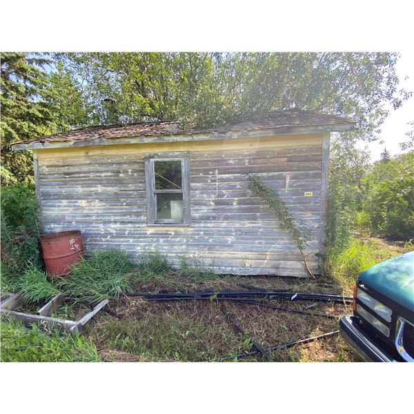 Old summer house with character, poor roof (Buyer to Load Out)