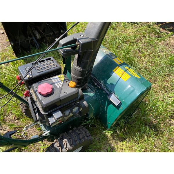 Yardworks snow blower (Runs good)