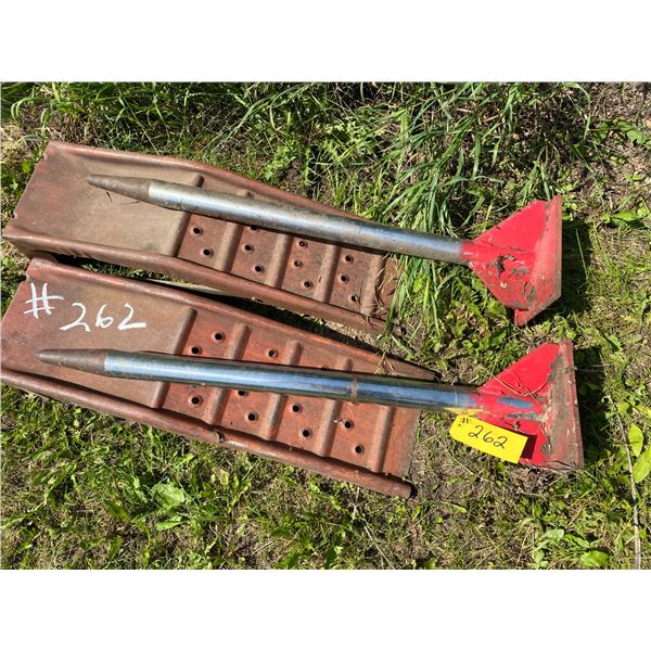 Car ramps & 2- Spears (Bale)