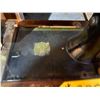 Image 5 : Treadle sewing machine, nice condition