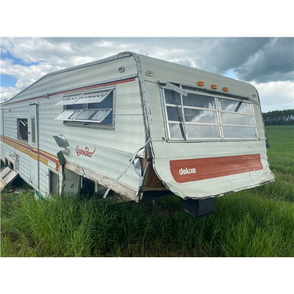 Coachmen 5th wheel Holiday Trailer, Needs repair
