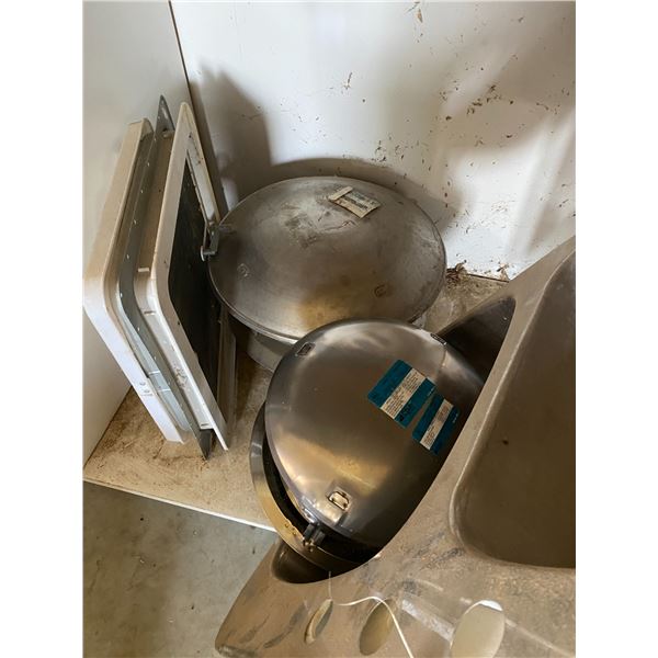 Double sink, chimney tops