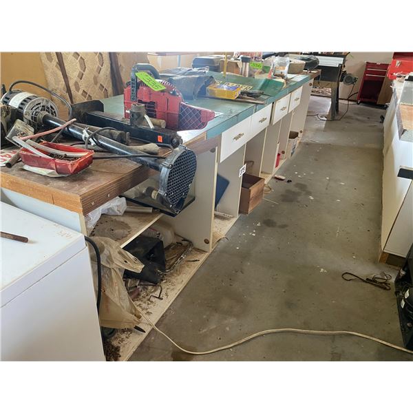 Approx. 14' counter c/w drawers