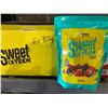 Image 1 : CASE LOT - Sweet sixteen candy 6 x 900g