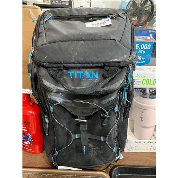Titan deep freeze cooler bag