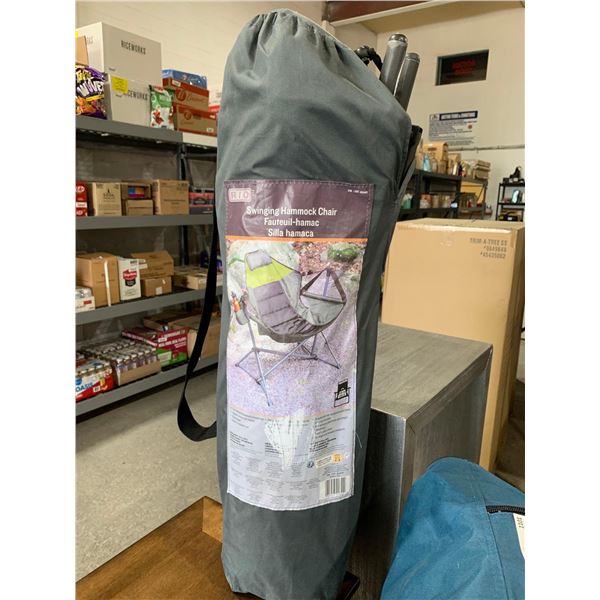 Swinging hammock chair