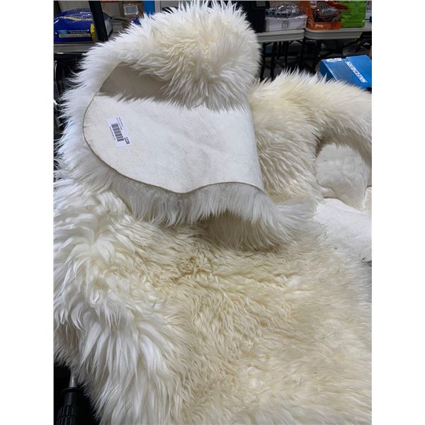 Windward 100% Sheep Skin approx dimensions 70.9"x43.3"