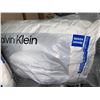 Image 2 : Calvin Klein Pillows set of 2 Queen