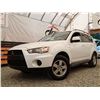 Image 2 : D6 --  2011 MITSUBISHI OUTLANDER ES 4X4, White, 245,712 KMS