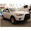 Image 8 : D6 --  2011 MITSUBISHI OUTLANDER ES 4X4, White, 245,712 KMS