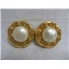 Image 1 : Chanel Gold-tone Metal Round Pearl Clip-on Earrings