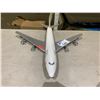 Image 2 : WARDAIR CANADA LTD BOING 747 MODEL AIRPLANE 27" LONG