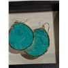 Image 2 : PAIR OF TURQUOISE DISC EARRINGS IN CASE