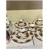 Image 2 : 34 PIECES ROYAL ALBERT OLD COUNTRY ROSES BONE CHINA SET