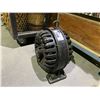 Image 2 : ANTIQUE CAST IRON MOTOR