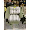 Image 3 : WICKER PATIO LOVESEAT AND 2 MATCHING CHAIRS