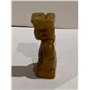 Image 2 : CRUDE YELLOW JADE STONE SEATED FIGURE