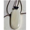 Image 2 : PALE WHITE AGATE BLESSING DISC NECKLACE