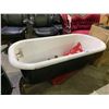 Image 1 : CAST IRON BATHTUB APPROX "59