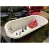 Image 2 : CAST IRON BATHTUB APPROX "59