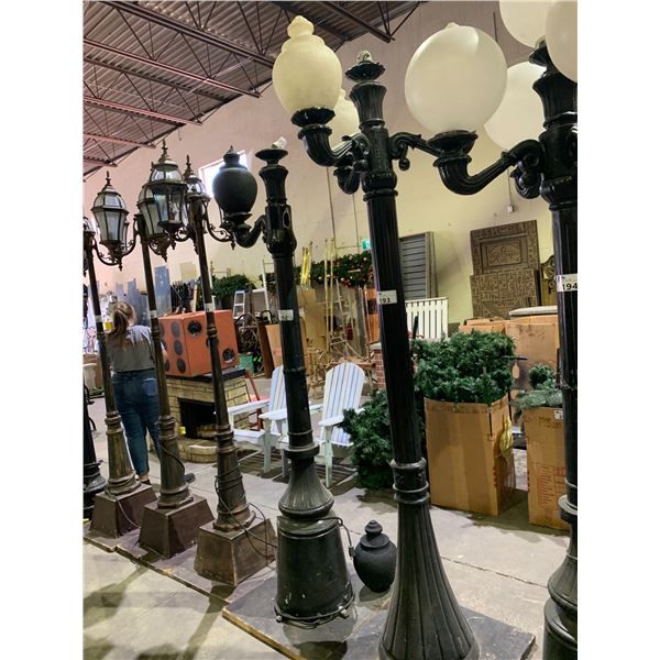 CAST ALUMINUM LAMP POST APPROX 95 