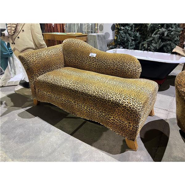 LEOPARD PRINT COUCH