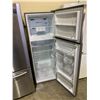 Image 2 : LG APARTMENT SIZED STAINLESS STEEL FRIDGE