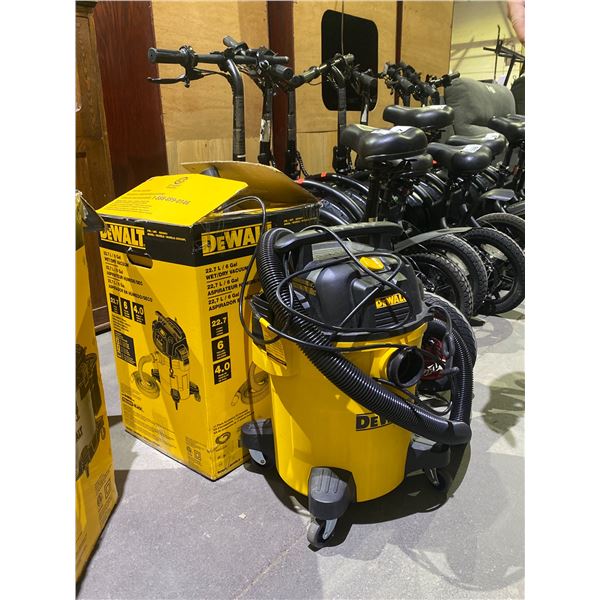 DEWALT 22L WET DRY VAC