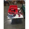 Image 2 : 4 MILWAUKEE CORDLESS TOOLS, 2 BATTERIES AND CHARGER WITH CASE WORKING