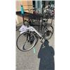 Image 1 : GREY AND WHITE NO NAME BIKE