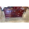 Image 1 : BROWN 7 DRAWER DRESSER WITH MATCHING NIGHTSTAND