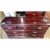 Image 2 : BROWN 7 DRAWER DRESSER WITH MATCHING NIGHTSTAND