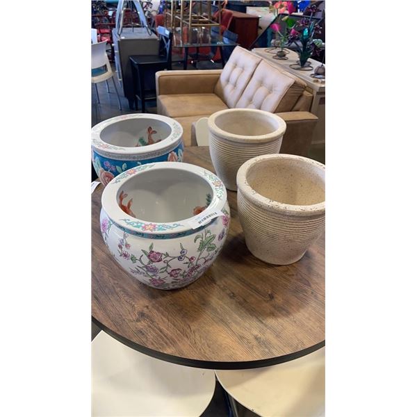 2 SETS OF PLANTER POTS