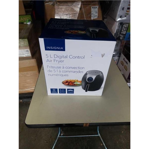 INSIGNIA 5L AIR FRYER  - TESTED WORKING - RETAIL $229