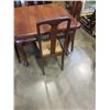 Image 2 : ANTIQUE DINING TABLE ON CASTERS WITH 4 CHAIRS