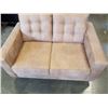 Image 2 : NEW DELUXE DESIGNS 100% LEATHER LOVESEAT RETAIL $1200