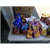 Image 2 : LOT OF RAP SNACKS, CHIPS, SNACK FOODS AND RAMEN NOODLES - BB 2022/2023