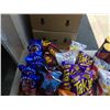 Image 3 : LOT OF RAP SNACKS, CHIPS, SNACK FOODS AND RAMEN NOODLES - BB 2022/2023